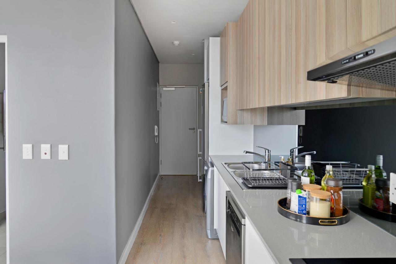 Sophia - Sunny Corner Apt, 180° Ocean, & Mountain Views * Cape Town