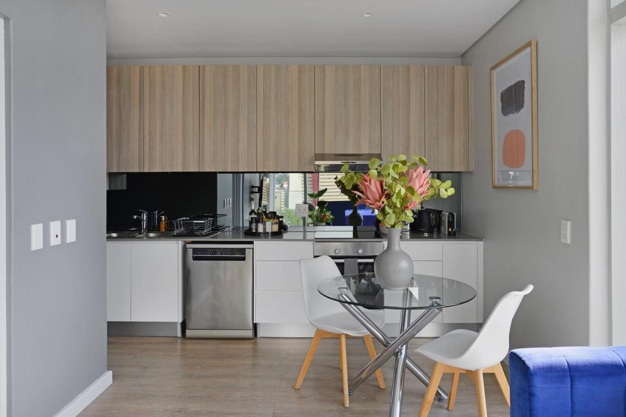 Sophia - Sunny Corner Apt, 180° Ocean, & Mountain Views Le Cap