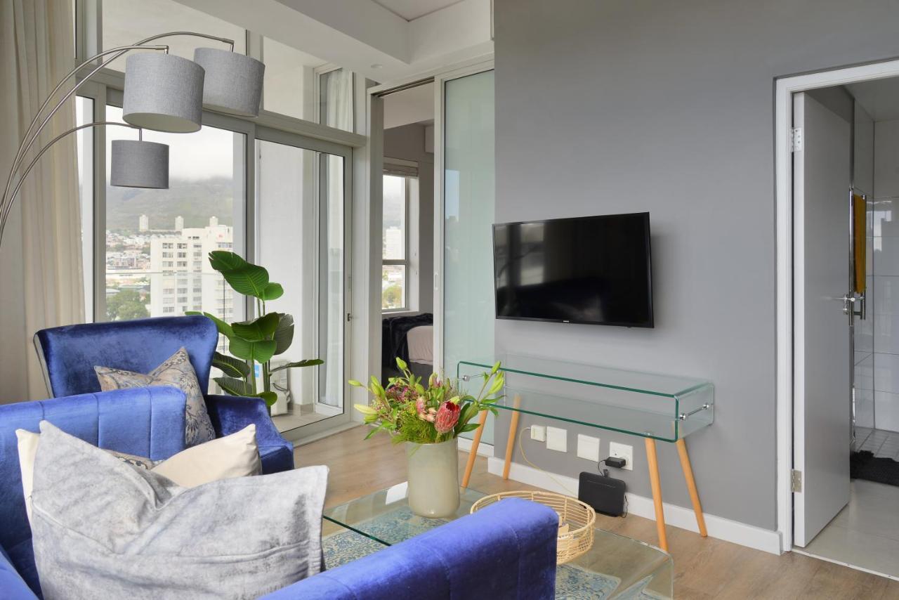 Sophia - Sunny Corner Apt, 180° Ocean, & Mountain Views *