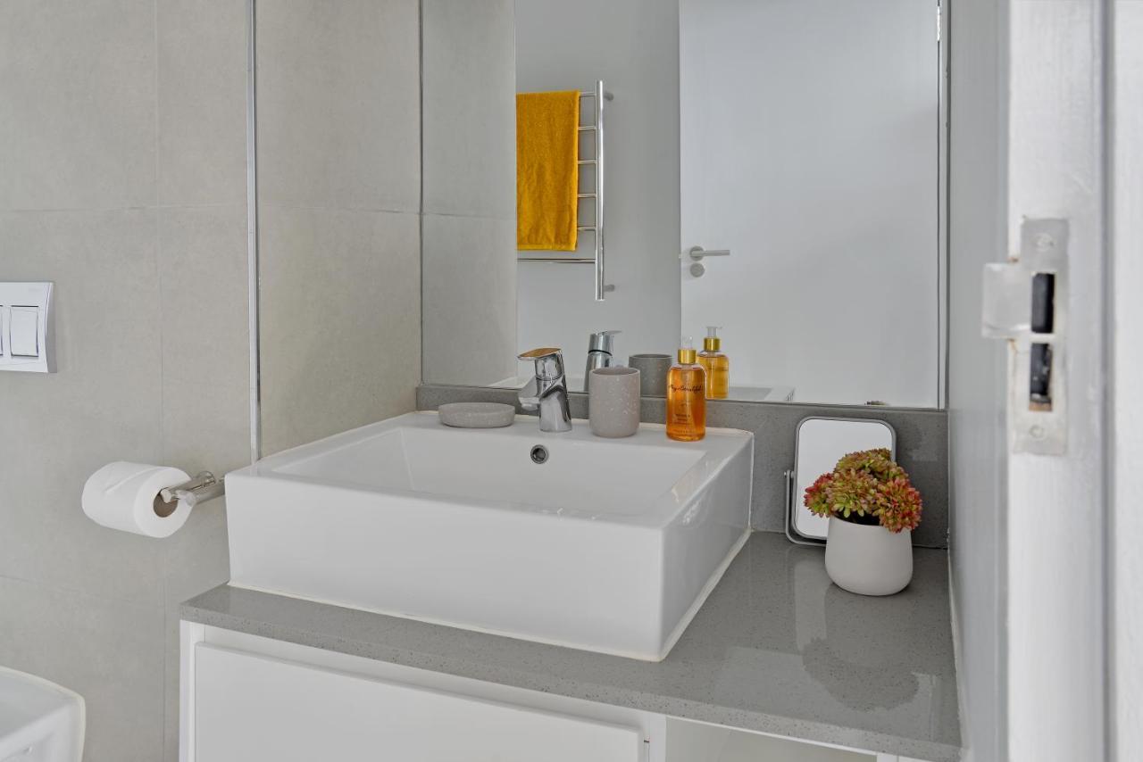 Sophia - Sunny Corner Apt, 180° Ocean, & Mountain Views Appartement